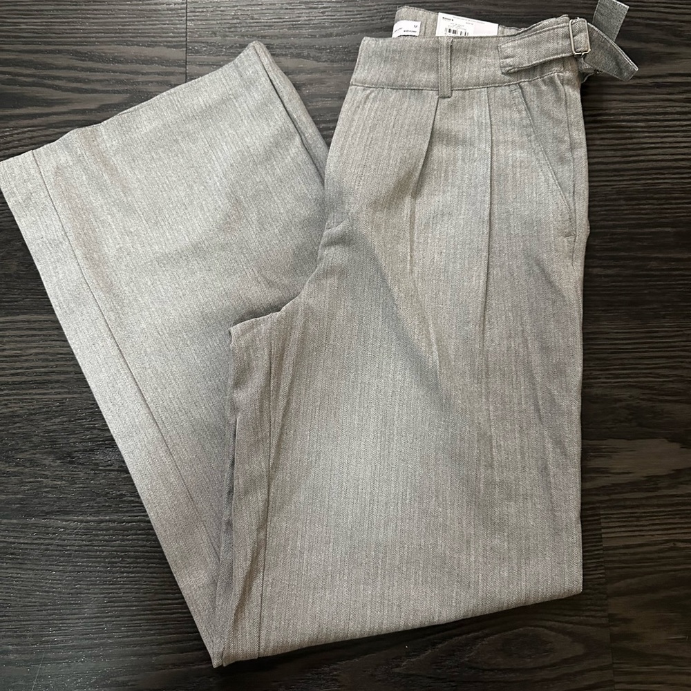 Juniors High Rise Wide Leg Dress Pants. NWT. Size Medium
